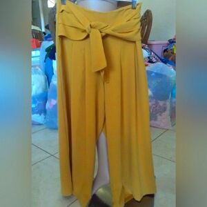 GOLD COLOR DRESS PANTS LADIES BY MOON RIVER SZ.SM CAPRI PLEATED W/ BELT SOFT